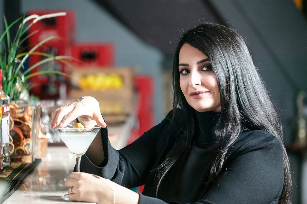  Sesine Âşık Olunan Kadın : Gül Özgüner Altın / Zeynep Yalaz 