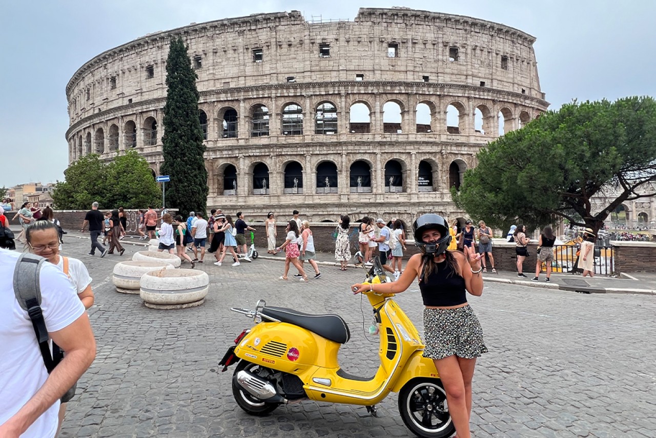  Vespa ile Avrupa / Gülşah Merve Yüksel 