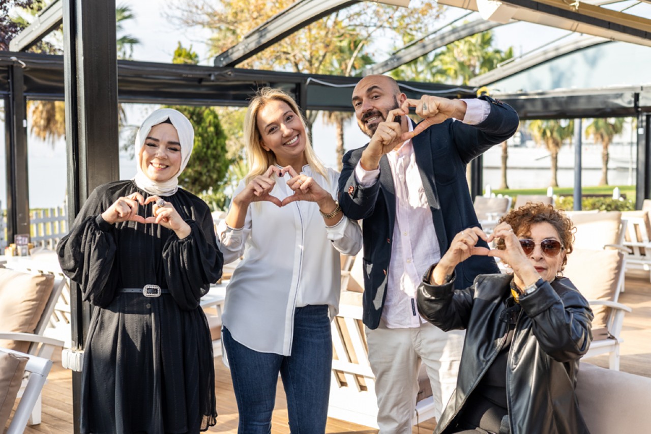  Öncü Kadınlar Derneği   “Ben” olmaktan çıkıp “Biz” olmak için… 