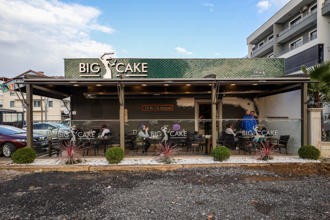  “Şu hayatta herkesi mutlu edemezsin” derler... “Big Cake” herkesi mutlu ediyor... 