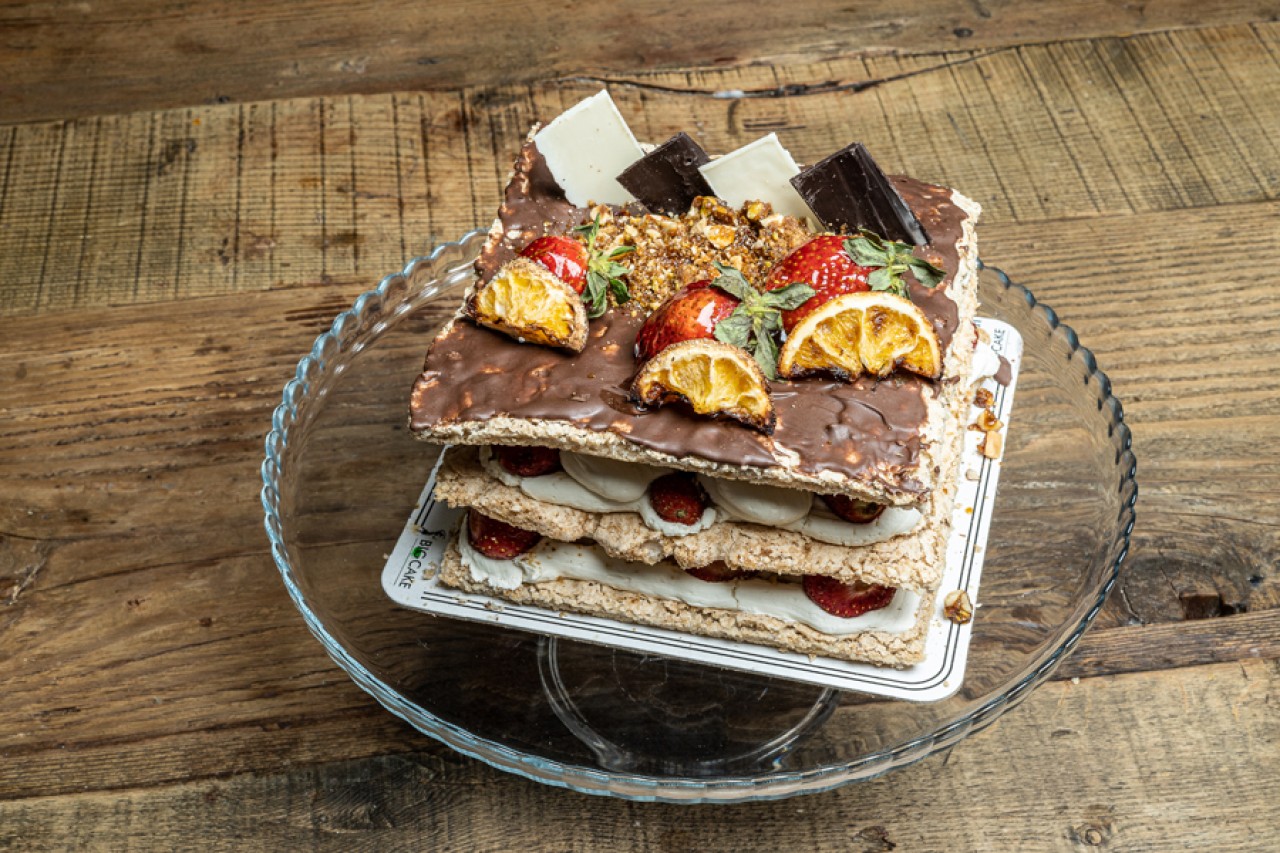  “Şu hayatta herkesi mutlu edemezsin” derler... “Big Cake” herkesi mutlu ediyor... 