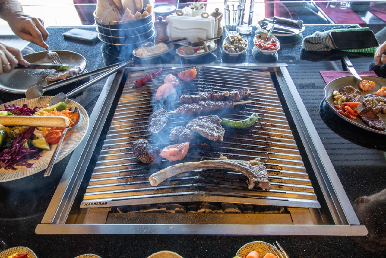  Manzarayı Seyret, Etleri Hüplet... Seyr’et Mangalbaşı Restoran 