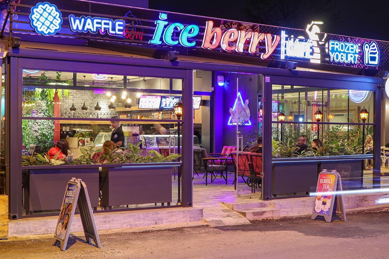  Sonunda... FROZEN YOGURT İzmit’te.. Iceberry Yahya Kaptan’da Açıldı... 