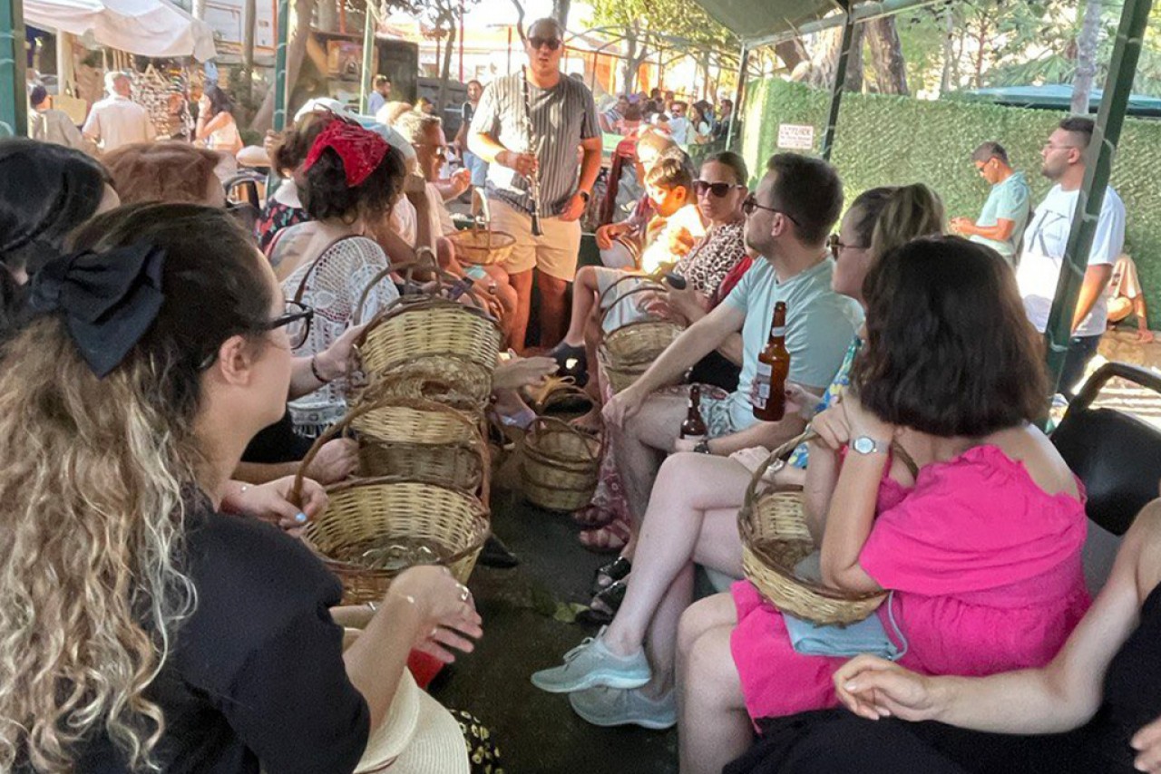  Bozcaada’da Bir Taşla İki Kuş; Bağ Bozumu Festivali ve Tiyatro Festivali 