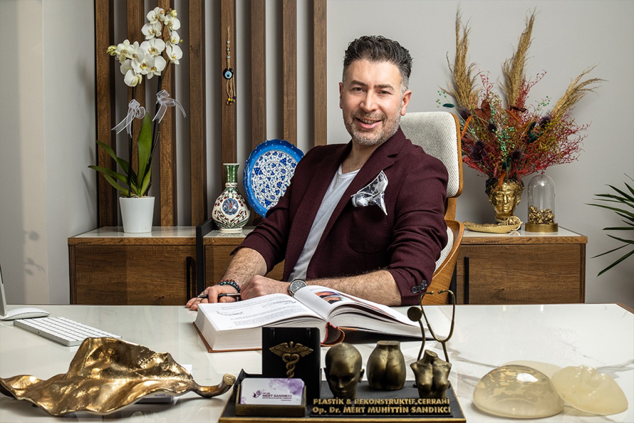  Plastik, Rekonstrüktif ve Estetik Cerrah Op. Dr. Mert SANDIKCI ile HAYALLERİNİ YAŞA 