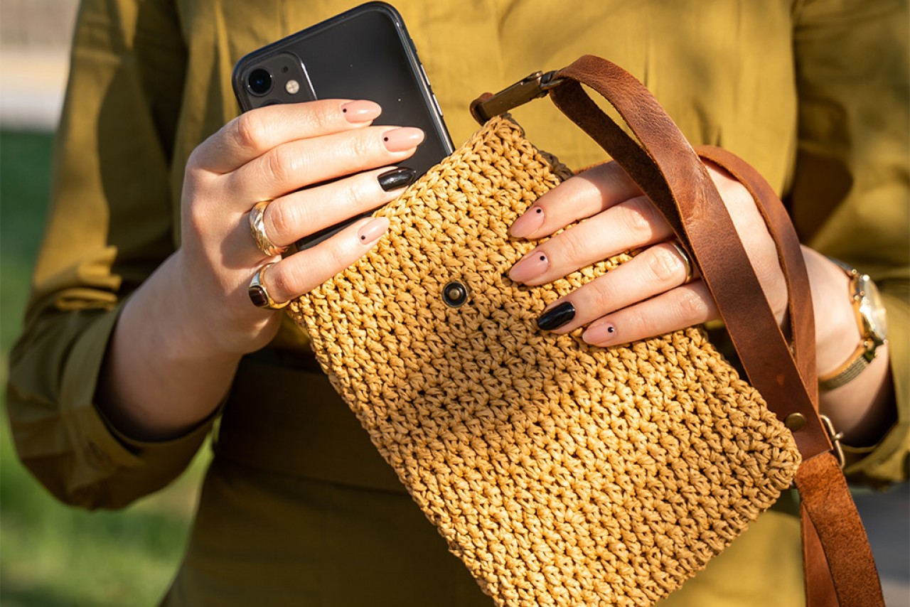  CAN AKIN LEATHER GOODS 