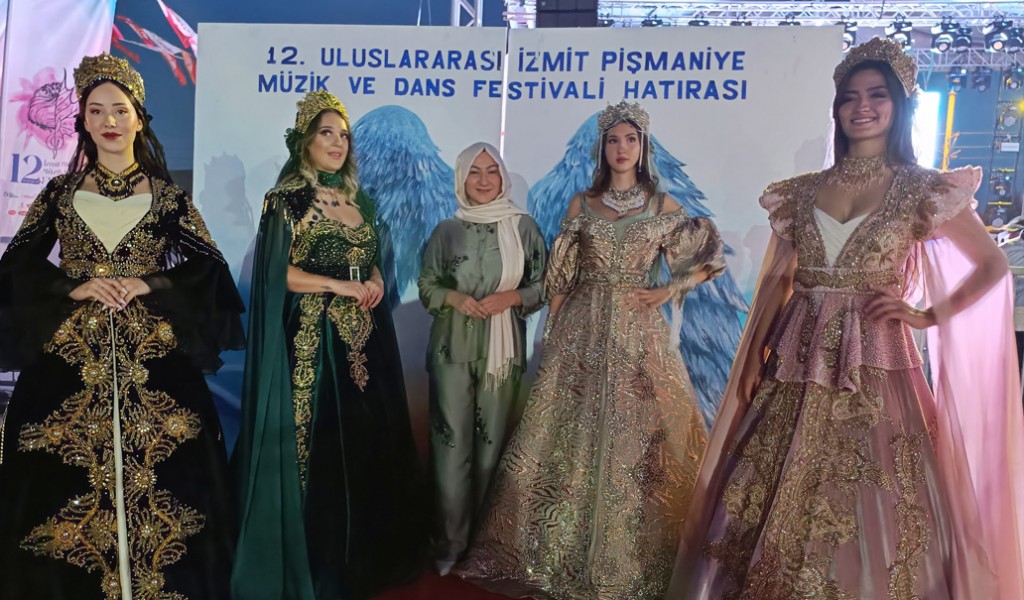 “Ayşe Sayan’ın Kaftan-ı Eda defilesi, Pişmaniye Festivali'ne damga vurdu”