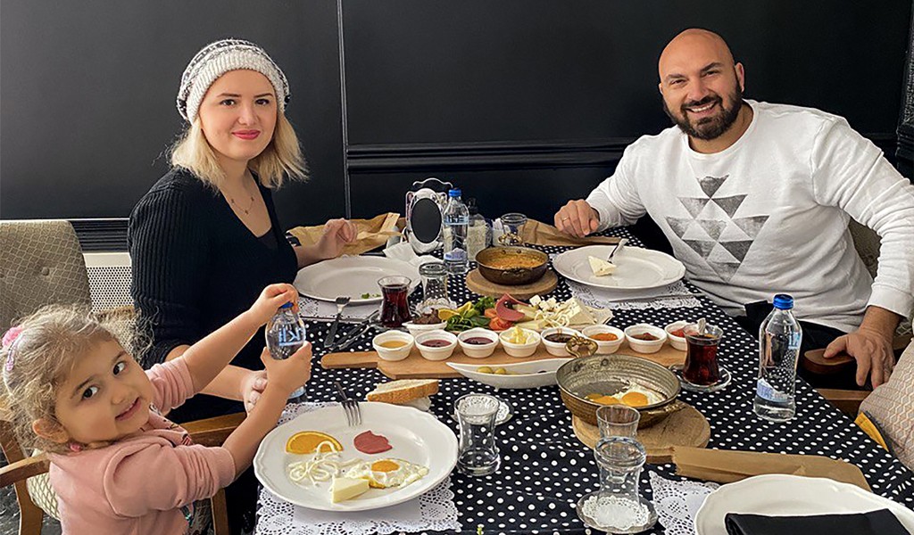 Beyaz Köşk’te Şaşırtan Bir Kahvaltı (Dikkat, Patlayabilirsiniz!)