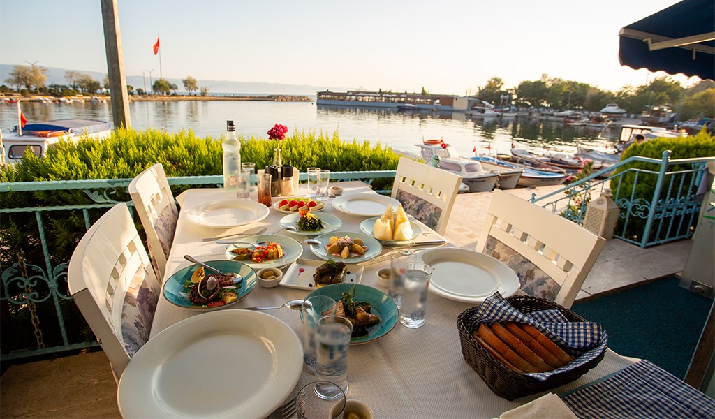 Bir Alaçatı Esintisi: Hereke Balık Restoran