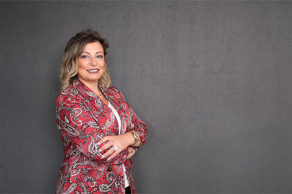 İş, Siyaset, Aile ve Sosyal Alanda Var Olan Bir Kadın: Mine Mimaroğlu