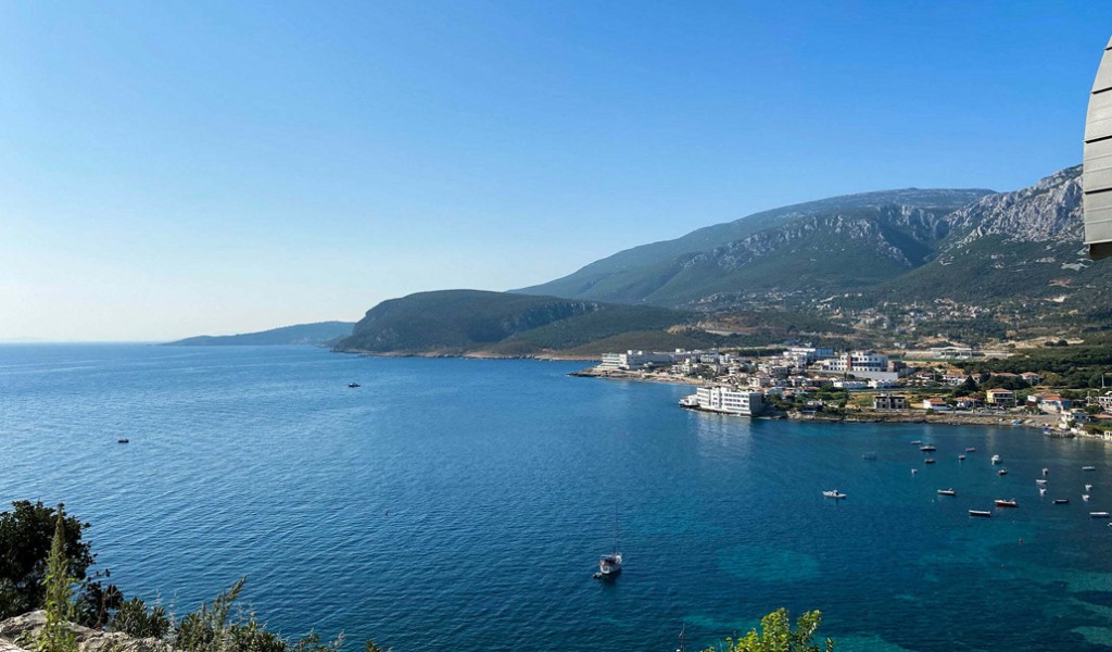 KARABURUN  Ege’de bakir ve popüler bir koy