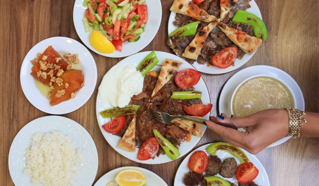 Kebapçı Memduh  1953 yılından beri devam eden efsane döner...