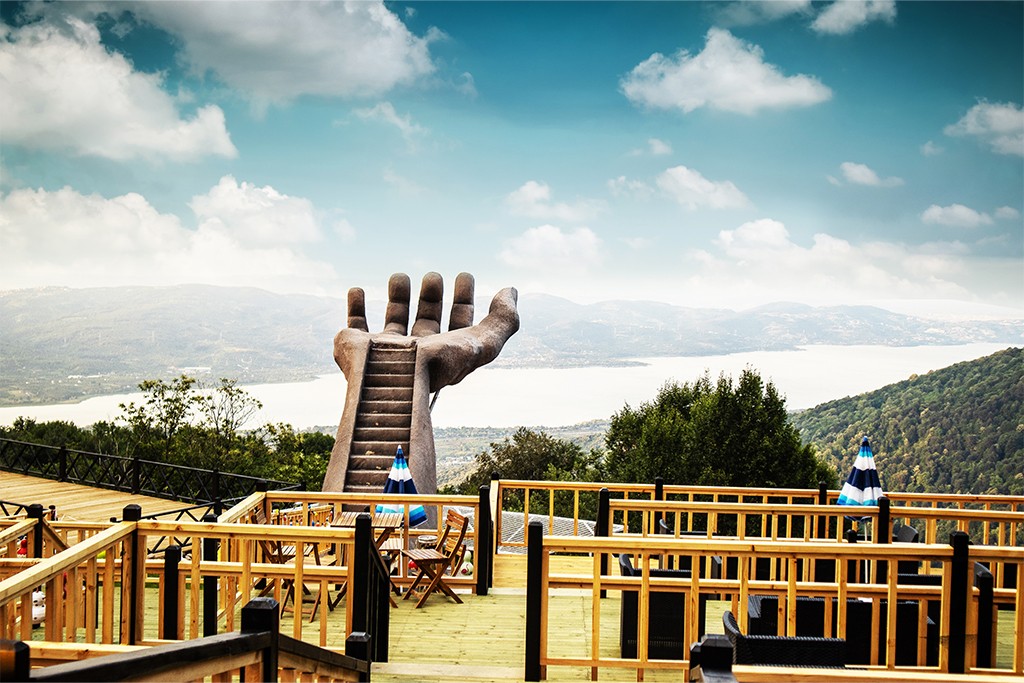Kocaeli’nin Gökyüzü Eli Kartepe’de Göl Manzarası ile Sizlerle.. Şehr-i Kartepe / Yamaç Ocakbaşı