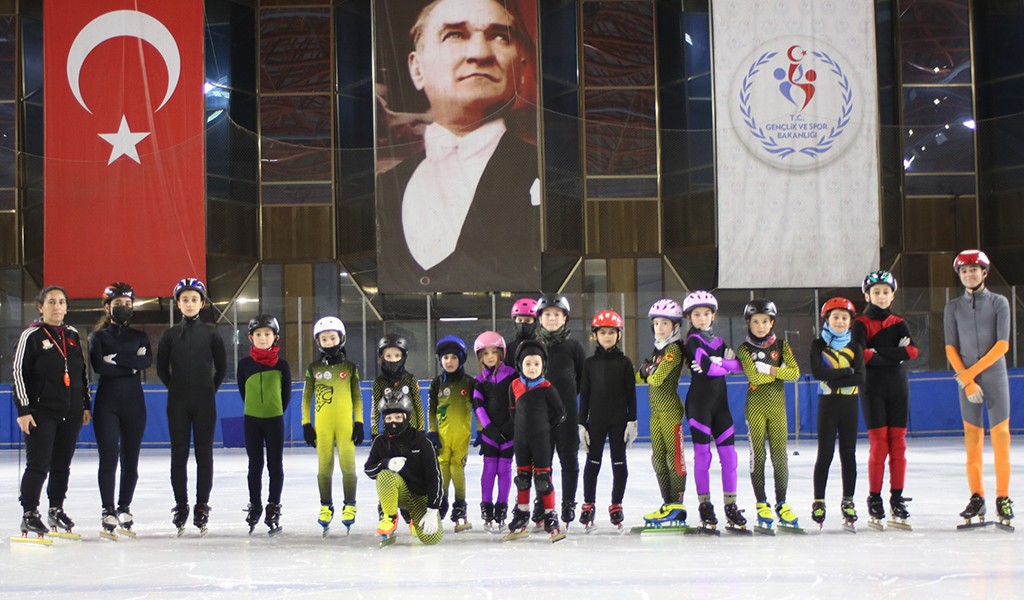 Kocaeli Short Track Sporcuları Erzurum'dan Kupalar İle Döndü