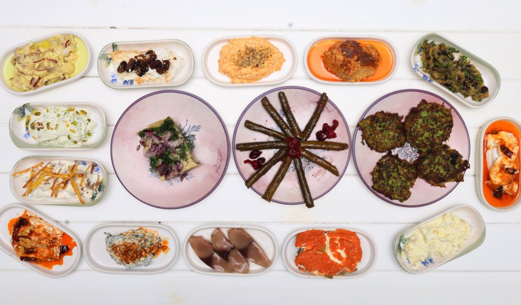 MOR SALKIM MEZE EVİ  "Meze iyiyse yemek yemem diyenlerdenseniz..."