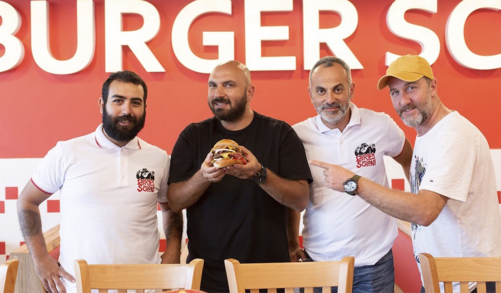 Muhteşem Hamburger Dağdan Şehre İniyor...