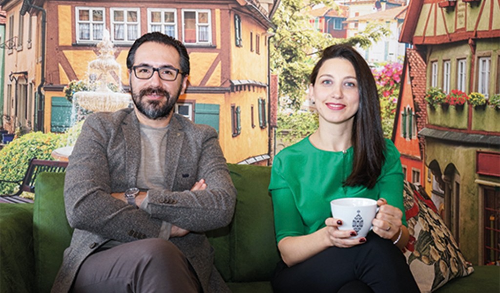 SADECE GÜLÜMSE :) Dentapol AĞIZ VE DiŞ SAĞLIĞI POLiKLiNiĞi Uzm. Dr. Dt Burak Kapılı Diş Hekimi ESRA DEMİR KORAY