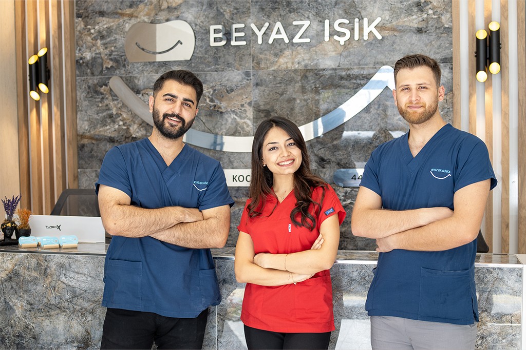 Sağlıklı ve Bembeyaz Dişler İçin Beyaz Işık Diş Polikliniği