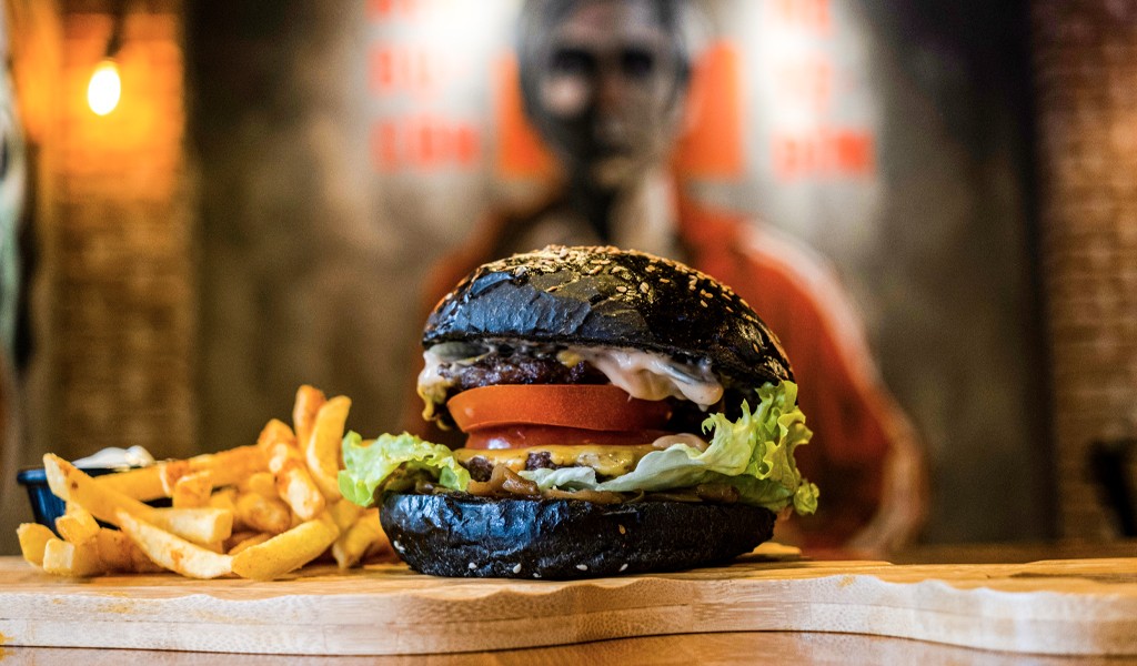 Usta bir şefin elinden çıkan, enfes bir reçete: LET’S BURGER!