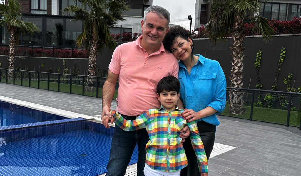 Uzm. Dr. Saliha Kopan Eynallı – Uzm. Dr. Ali Eynallı  Çocuk Doktor Çift ile Keyifli Bir Ev Röportajı