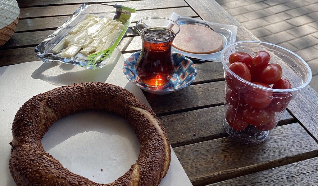 YAĞMURDAN KAÇARKEN  SİMİDE TUTULDUM