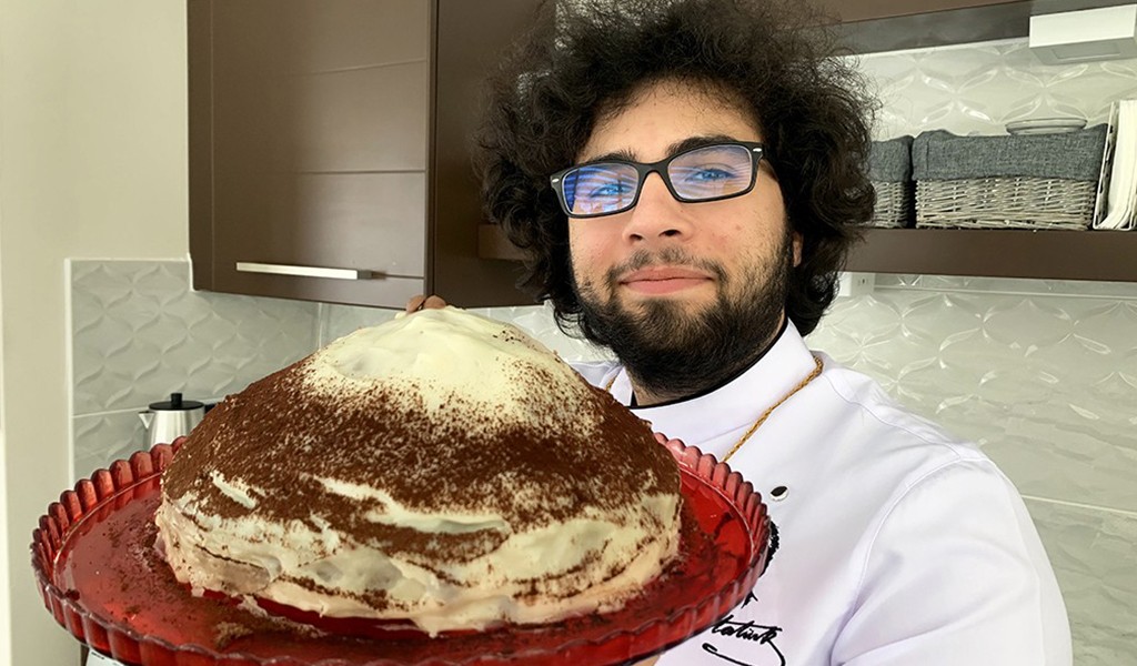 Yemek Yaparken Hip Hop Şarkıları Besteliyor; Kaan Atabaş